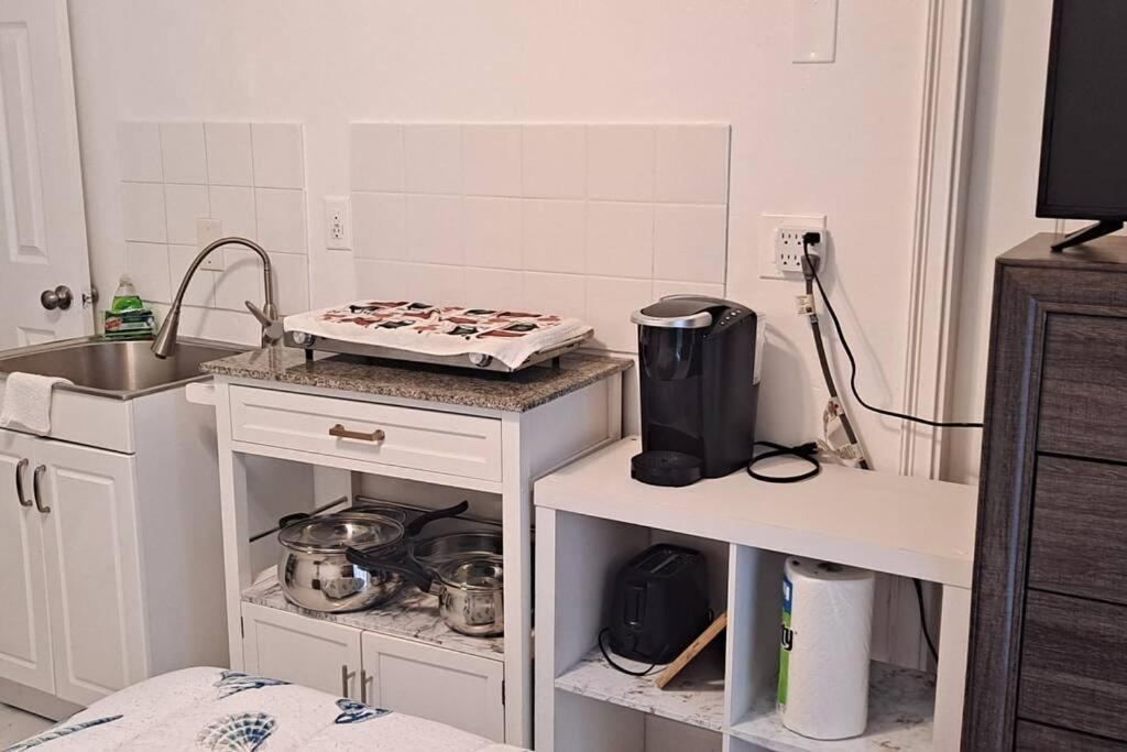 Brand New Studio Apartment 베로 비치 외부 사진
